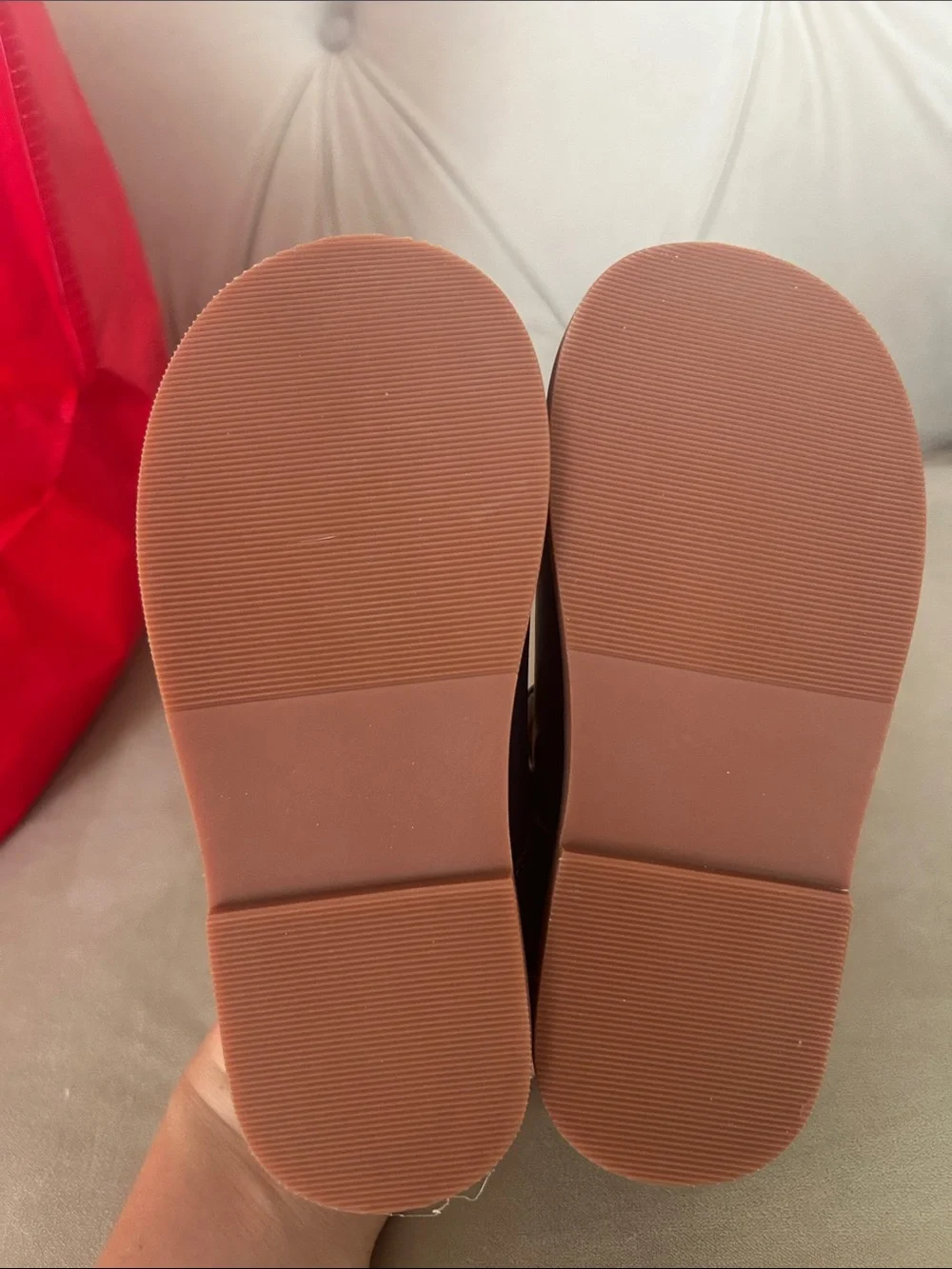 Toddler girls size 9 like new nwot Mary Jane dress shoe scalloped velcro strap